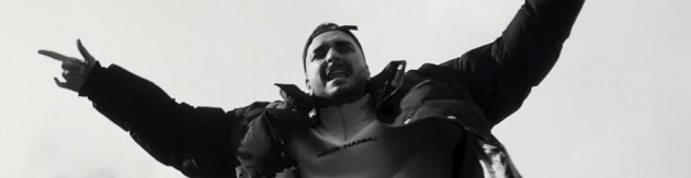 Raggio en el videoclip Anillos de latón