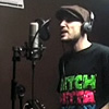Mucho muchacho trabajando en el estudio